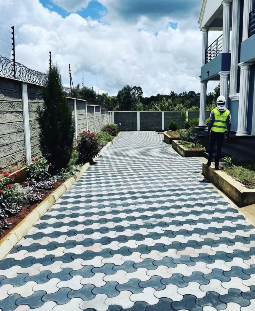 Mirror-pattern cabro walkway under installation